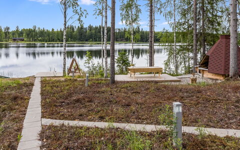 Sorolanniemi: Lot Terre, Jardin, Réservoir, Aménagement Paysager, Des Bois, Mélèze, Mobilier De Jardin, À Feuilles Persistantes