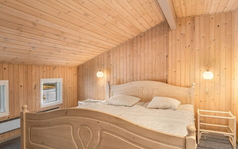 Enken - 450M from the Sea: Design Intérieur, Sol, Chambre, Sol, Bois, Lit, Plafond, Meubles, Pièce, Drap De Lit