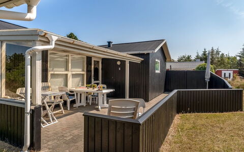 Enken - 450M from the Sea: Bois, Domicile, Toit, Porche, Maison, Porte, Siding, Chalet, Plate-Forme, Dur