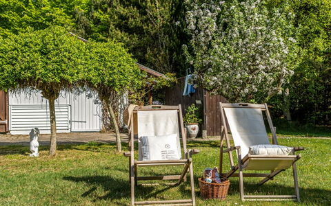 Gunnild - from the Sea: Meubles, Design Intérieur, Appartement, Sol, Sol, Table, Chaise, Pièce, Domicile, Table Cuisine Et Salle A Manger