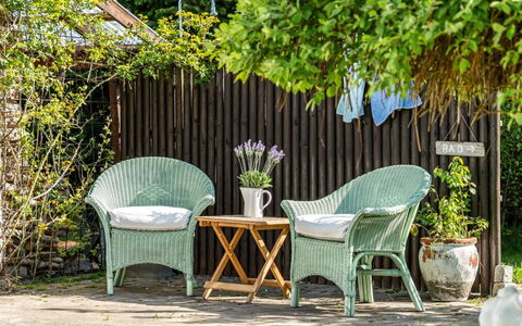 Gunnild - from the Sea: Meubles, Design Intérieur, Appartement, Sol, Sol, Table, Chaise, Pièce, Domicile, Table Cuisine Et Salle A Manger
