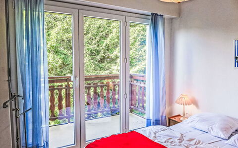 Marigny Cervin C19: Propriété, Meubles, Fenêtre, Bleu Azur, Bleu, Confort, Bois, Bâtiment, Ombre, Textile