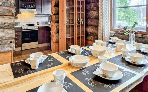 Villa Rokova: Meubles, Bois, Design Intérieur, Sol, Table, Salle À Manger, Sol, Table Cuisine Et Salle A Manger, Pièce, Tache De Bois