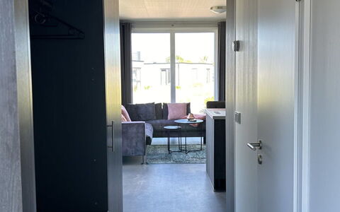 Noordzee Deluxe 32: Bâtiment, Propriété, Porte, Bois, Design Intérieur, Maison, Sol, Sol, Fenêtre