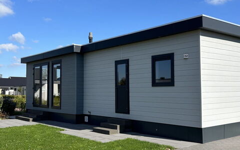 Noordzee Deluxe 32: Ciel, Nuage, Plante, Bâtiment, Fenêtre, Lot Terre, Porte, Chalet, Maison