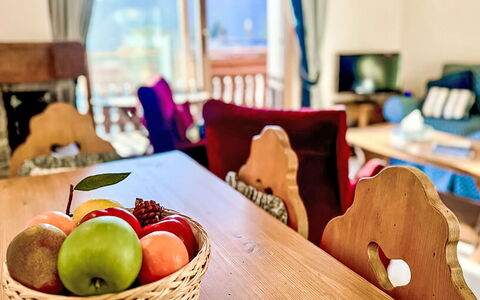 Les Renardeaux 5: Aliments, Table, Meubles, Vaisselle, Bois, Plante, Fruit, Chaise, Aliments Naturels, Confort