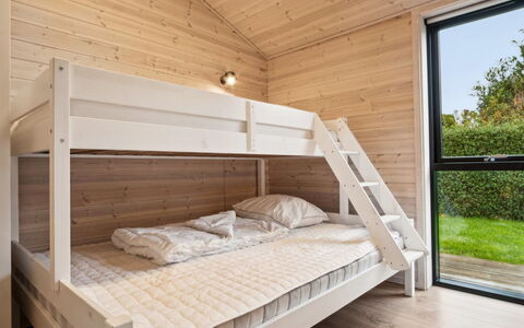 Ehmi - 750M from the Sea: Bois, Lit Superposé, Sol, Plafond, Design Intérieur, Sol, Chambre, Dur, Lit, Tache De Bois