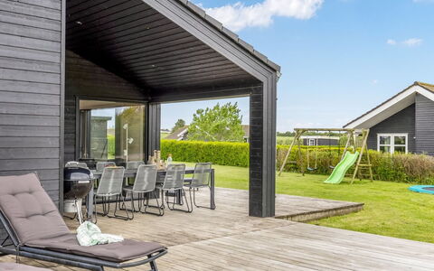 Ehmi - 750M from the Sea: Toit, Porche, Siding, Chalet, Plate-Forme, Ombre, Batiments Jardin, Biens, Patio, Planche