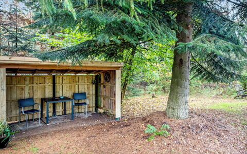 Marthine - 650M to the Fjord: Sol, Luminaire Plomberie, Sol, Design Intérieur, Salle De Bains, Toilette, Plomberie, Évier, Armoire De Toilette, Robinet