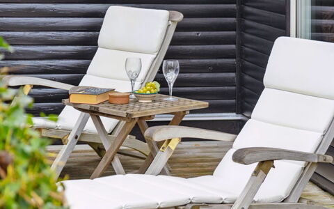 Jannike - 150M from the Sea: Bois, Domicile, Porche, Plate-Forme, Dur, Toit, Tache De Bois, Parquet, Eco Hôtel
