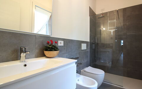 Casa Delle Eriche, Colli Euganei, Pool, Wifi: Salle De Bains, Luminaire Plomberie, Sol, Sol, Design Intérieur, Lavabo, Évier, Robinet, Toilette, Plomberie