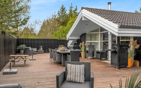 Elvin - 2Km from the Sea: Bois, Domicile, Architecture, Mobilier De Jardin, Toit, Meubles, Ombre, Plate-Forme, Porche, Composite