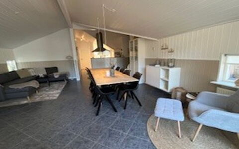 Elvin - 2Km from the Sea: Plafond, Sol, Sol, Domicile, Salon, Dur, Chalet, Parquet, Canapé