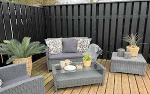Elvin - 2Km from the Sea: Meubles, Mobilier De Jardin, Pot De Fleur, Dur, Plate-Forme, Tache De Bois, Patio, Coussin, Plante D'Appartement, Jardin