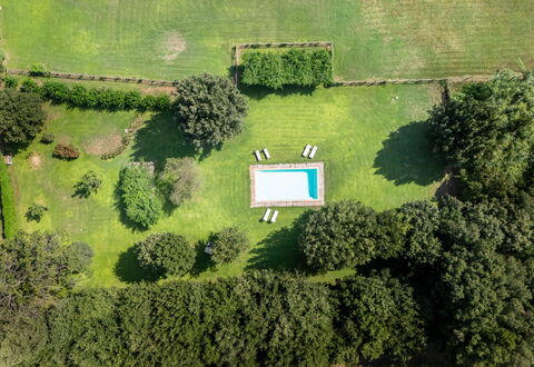 Casale Rosa: Piscine, Jardin, Pelouse, Ombre, Aménagement Paysager, Parc, Cour, Arrière-Cour, Plantation, À Feuilles Persistantes