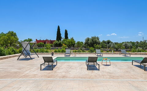 Villa Normanni: Ciel, Propriété, L'Eau, Arbre, Mobilier De Jardin, Ombre, Plante, Design Urbain, Paysage, Loisir