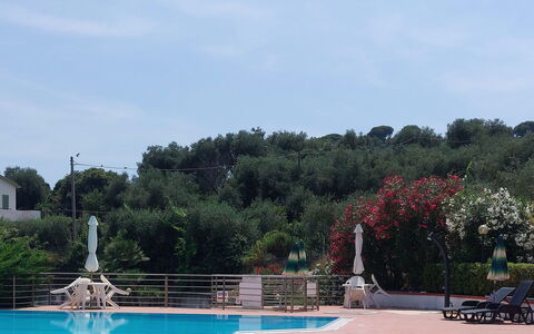 Residence Gli Ulivi: L'Eau, Ciel, Plante, Nuage, Piscine, Arbre, Paysage Naturel, Loisir, Paysage, Ville Resort