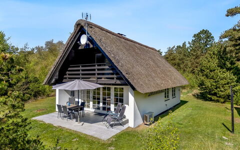 Einari - 1.2Km from the Sea: Maison, Toit, Domicile, Chalet, Cabanon, Batiments Jardin, Siding, Cour, Cabane En Rondins, Cabane