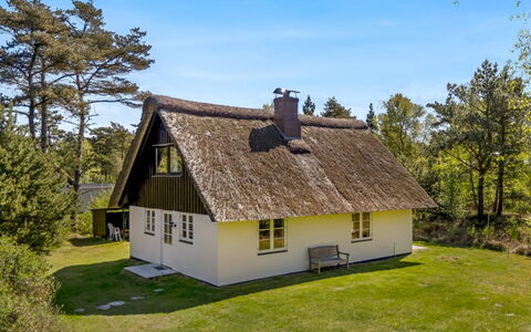 Einari - 1.2Km from the Sea: Maison, Toit, Domicile, Chalet, Cabanon, Batiments Jardin, Siding, Cour, Cabane En Rondins, Cabane