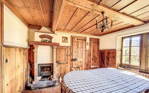 Sergnoud: Bâtiment, Fenêtre, Bois, Éclairage, Design Intérieur, Sol, Sol, Maison, Faisceau, Dur