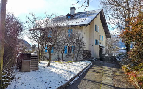 Sergnoud: Bâtiment, Fenêtre, Maison, Branche, Domicile, Toit, Chalet, Zone Résidentielle, L'Hiver, Gelé