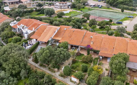 Le Conchiglie: Bâtiment, Plante, Meubles, Table, Chaise, Fenêtre, Ombre, Arbre, Orange, Mobilier De Jardin