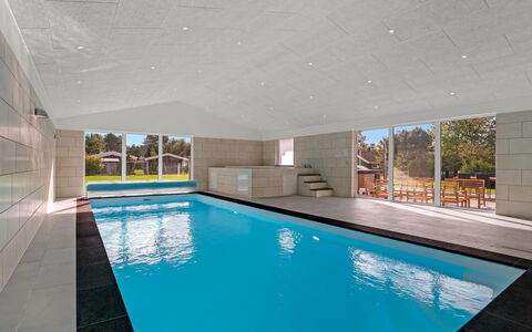 Rajna - 250M from the Sea: Piscine, Sol, Sol, Architecture, Plafond, Composite, Recours, Ombre, Tuile, Béton