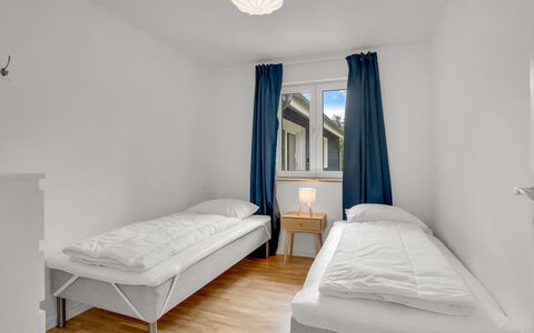 Rajna - 250M from the Sea: Design Intérieur, Plafond, Sol, Sol, Pièce, Meubles, Appartement, Chambre, Couvre-Fenêtres, Lit