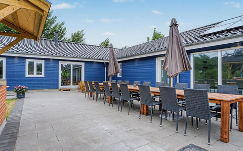 Rajna - 250M from the Sea: Ciel, Meubles, Bois, Mobilier De Jardin, Table, Chaise, Nuage, Tableau De Plein Air, Dur, Planche