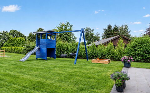 Rajna - 250M from the Sea: Ciel, Meubles, Bois, Mobilier De Jardin, Table, Chaise, Nuage, Tableau De Plein Air, Dur, Planche