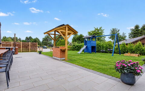 Rajna - 250M from the Sea: Ciel, Meubles, Bois, Mobilier De Jardin, Table, Chaise, Nuage, Tableau De Plein Air, Dur, Planche