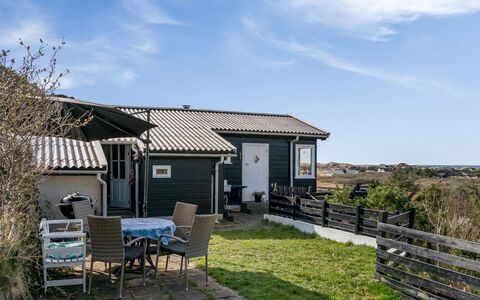 Sella - 600M from the Sea: Domicile, Toit, Maison, Chalet, Lot Terre, Porche, Porte, Siding, Cour, Biens