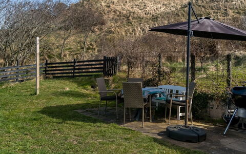 Sella - 600M from the Sea: Meubles, Mobilier De Jardin, Chaise, Tableau De Plein Air, Table, Ombre, Jardin, Arrière-Cour, Structure En Plein Air, Pelouse