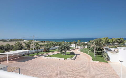 Villa Azzurra Seaview In Monopoli, Puglia: Ciel, Plante, Design Urbain, Lot Terre, Zone Résidentielle, Surface De La Route, Ombre, Horizon, Paysage, Immobilier