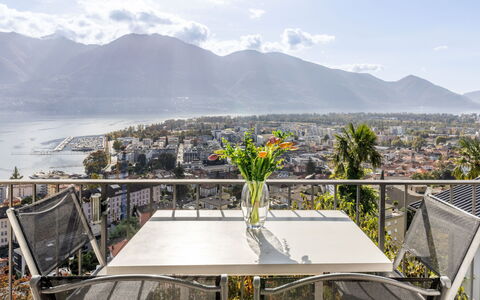 Locarno 361: Ciel, Nuage, Plante, L'Eau, Jour, Propriété, Table, La Nature, Montagne, Végétation
