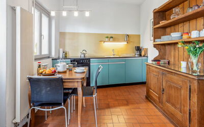 Egner- Apt.bella Ciao 361.4: Cabinetry, Comptoir, Meubles, Propriété, Cuisine, Bâtiment, Appareil De Cuisine, Bois, Design Intérieur, Sol