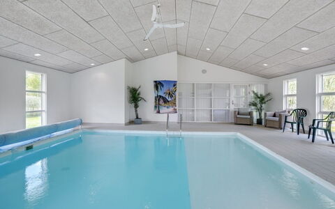 Frederikka - 1.9Km from the Sea: Sol, Plafond, Sol, Design Intérieur, Piscine, Recours, Chaise, Conception, Tuile, Hôtel