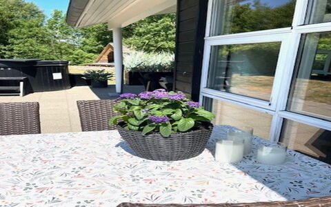 Frederikka - 1.9Km from the Sea: Meubles, Chaise, Table, Mobilier De Jardin, Tableau De Plein Air, Pot De Fleur, Ombre, Table Basse, Jardin, Patio
