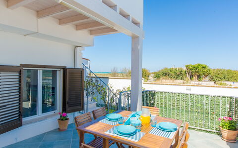 Casa Laura: Appartement, Domicile, Balcon, Mobilier De Jardin, Chaise, Ombre, Porche, Biens, Eco Hôtel, Plante D'Appartement