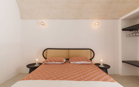 Villa Jolie: Mur, Design Intérieur, Meubles, Plafond, Sol, Chambre, Sol, Lit, Éclairage, Pièce