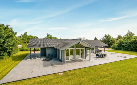 Corina - 850M to the Fjord: Toit, Domicile, Biens, Ombre, Chalet, Pelouse, Cour, Siding, Jardin, Aménagement Paysager