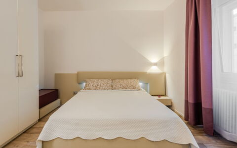 Peak Nest: Meubles, Design Intérieur, Mur, Sol, Sol, Bois, Pièce, Chambre, Lit, Textile