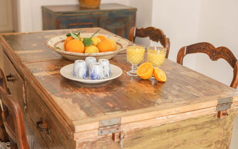 Country Trullo Rosso With Jacuzzi Alberobello: Aliments, Table, Meubles, Vaisselle, Fruit, Orange, Bois
