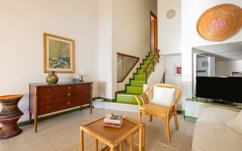 Capo Boi: Table, Meubles, Bâtiment, Propriété, Cadre, Plante, Bois, Plante D'Appartement, Design Intérieur, Éclairage