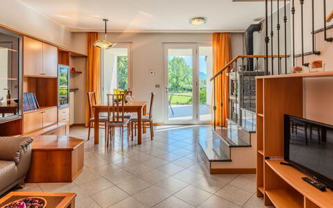 San Miro: Sol, Design Intérieur, Sol, Plafond, Pièce, Meubles, Salon, Télévision, Tache De Bois, Chaise