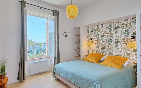 Ty Poulpry: Meubles, Lit, Design Intérieur, Chambre, Literie, Mur, Drap De Lit, Bois, Domicile, Pièce