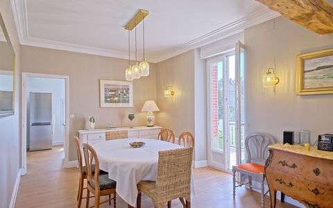Ty Poulpry: Meubles, Design Intérieur, Sol, Mur, Bois, Sol, Plafond, Salle À Manger, Pièce, Table