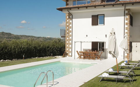 Villa Mariarosaria - Dimora Esclusiva con Piscina: Piscine, Biens, Cour, Villa, Ferme, Arrière-Cour, Recours, Daylighting, Cour, Eco Hôtel