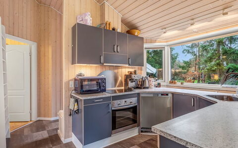 Ensio - 800M from the Sea: Bois, Domicile, Porche, Plate-Forme, Dur, Toit, Tache De Bois, Parquet, Eco Hôtel