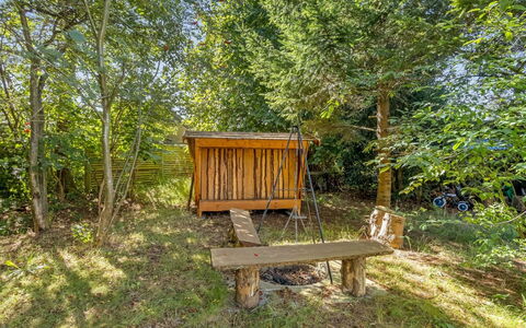 Ensio - 800M from the Sea: Bois, Domicile, Porche, Plate-Forme, Dur, Toit, Tache De Bois, Parquet, Eco Hôtel